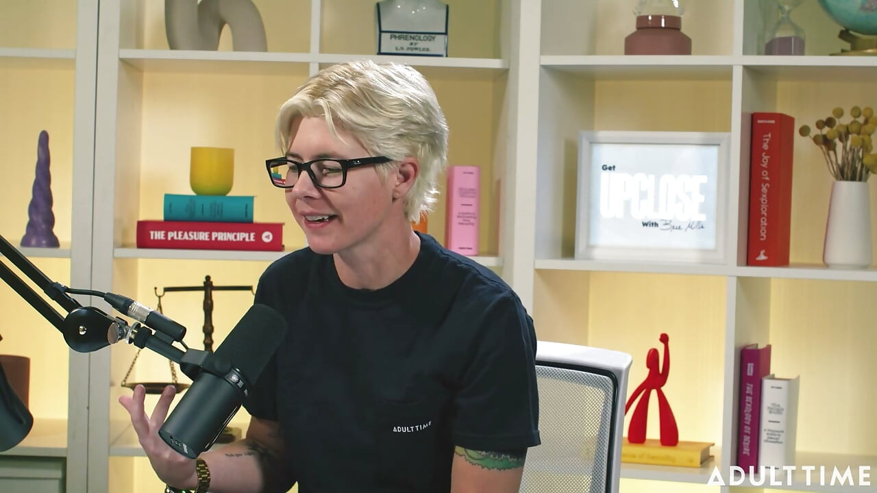 Breaking Shame Cycles & Being True to Yourself, with Khloe Kingsley!  the Adult Time Podcast