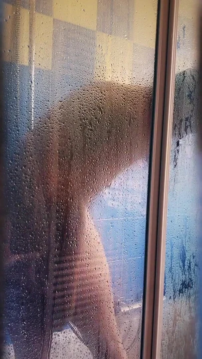 Jaw-dropping moment from "Watch me play & shave in my shower - Voyeur Time with Annika Belle"