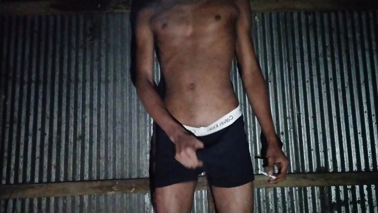 Αγόρι τραβάει μεγάλο πούτσο