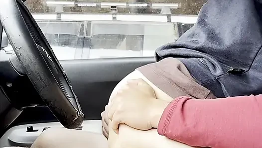 I convince a stranger to have risky sex in the car, he makes me scream a lot.
