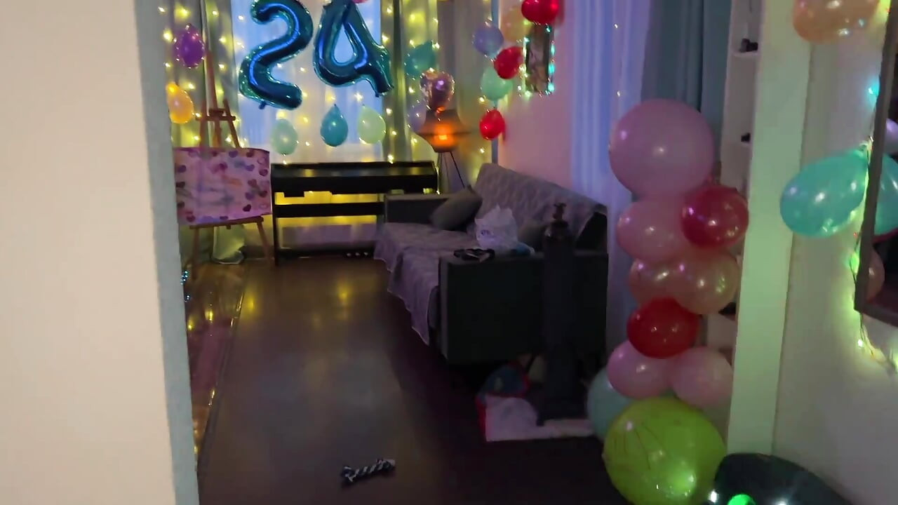 Geburtstag in Form eines hausgruppensex mit Ficken im Haus und einem Badehaus - 474