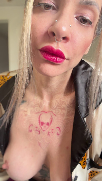 Mein blick zieht sich besser aus als meine hände .. 🔥