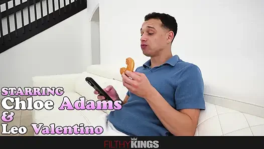 Грязные KINGS - возбужденную мачеху Chloe Adams жестко трахнул после душа с пасынок