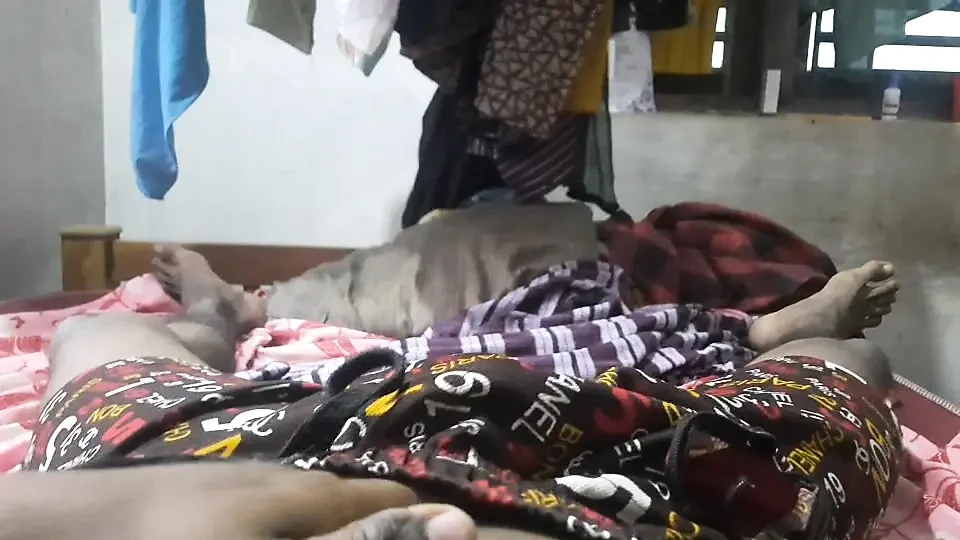 18 anos com pau peludo dominando masturbando