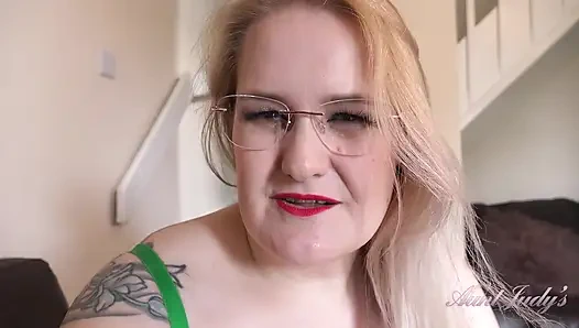 Bibijudys - terapis seks semokmu becky lagi asik nyepong kontolmu