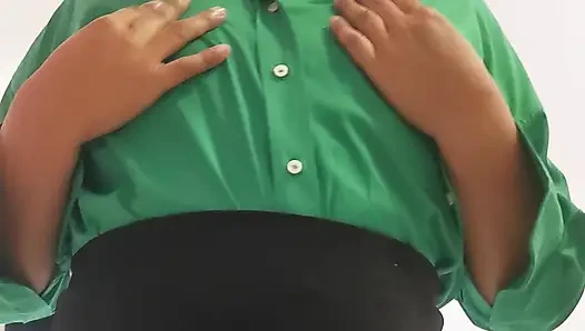 Guru wanita itu bersama, jadi dia bergegas pulang untuk mencari pacarnya.