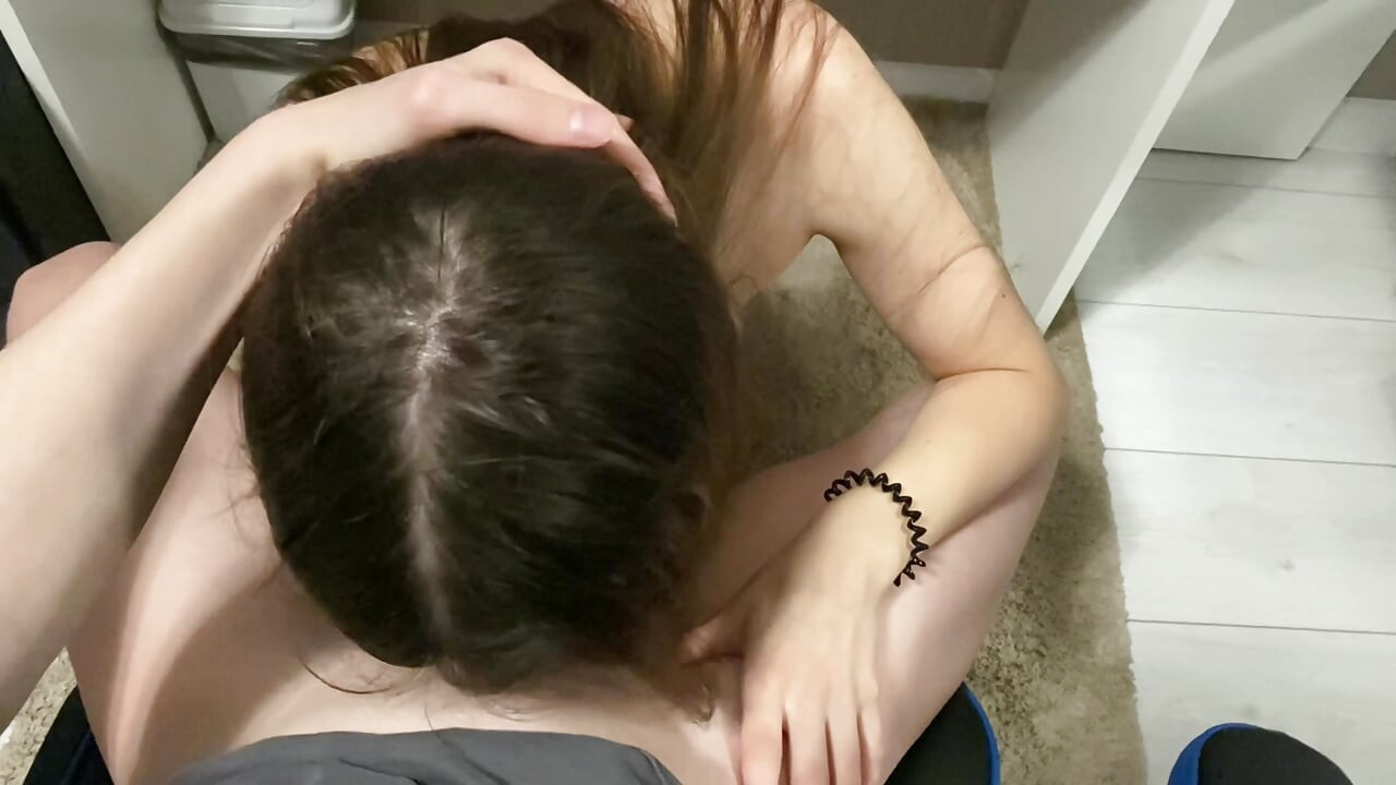 18-jarige man neukt de grote kont van een hete klasgenoot