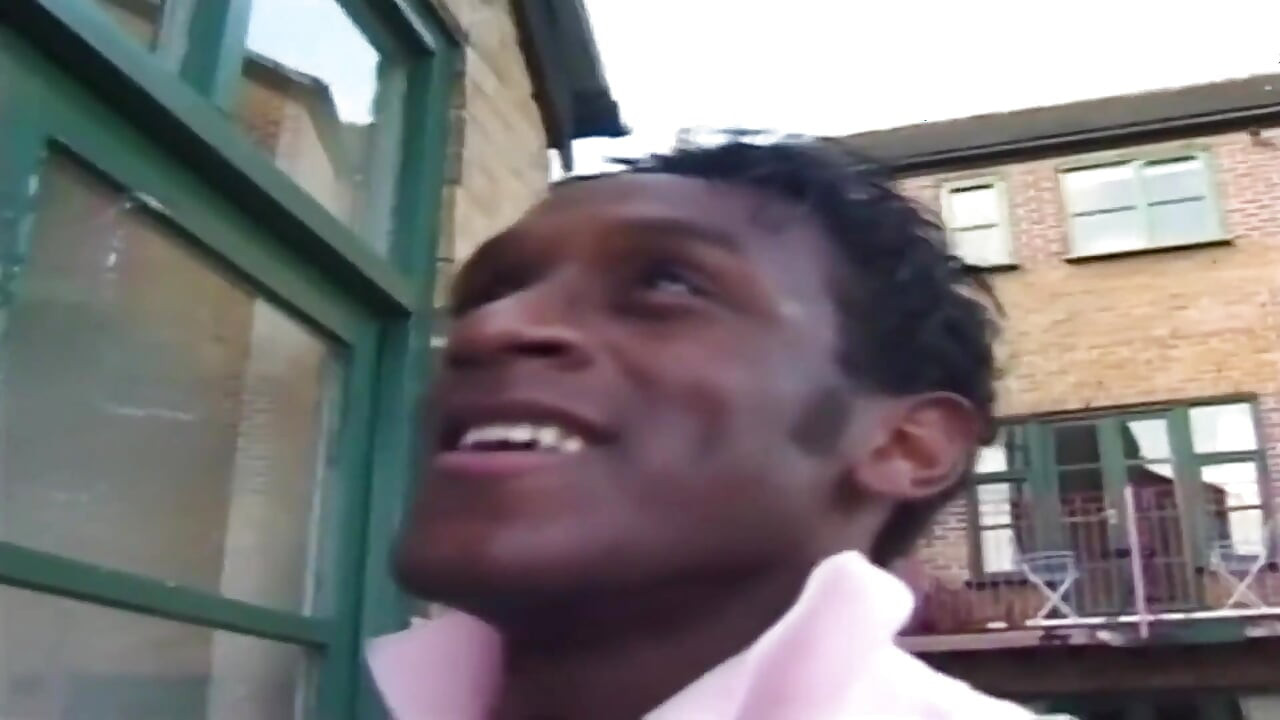 הרפתקאותיו הבריטיות של עומר הגדול: מנקה חלונות אחוריים (2001)