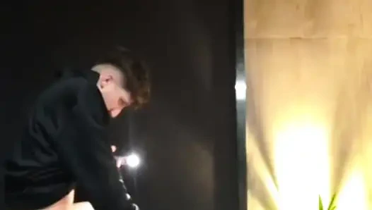 Memekku dientot habis-habisan sama pelacur jalang sampai dia mengerang keenakan