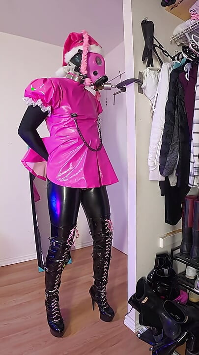 Η υπηρέτρια ξεφεύγει νωρίς από τα δεσμά του εαυτού της