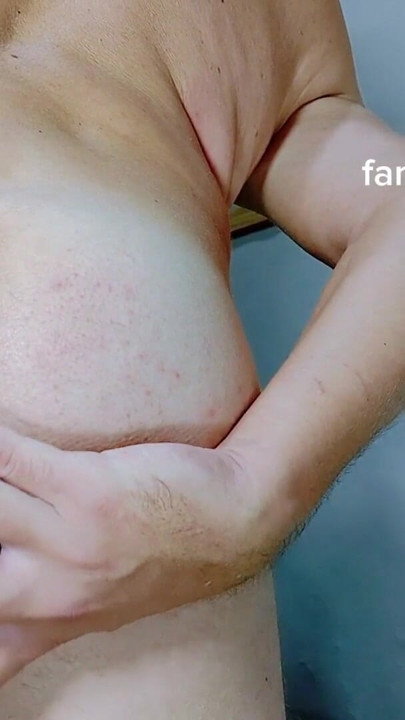 Vibratörle götümü sikiyorum, senin için deliğimi gösteriyorum chris_aitrix | Klip 2