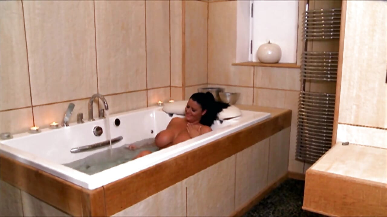 Lesbian Bath Tits Play Turns Into Blonde Blowbang & Hard Fuck
