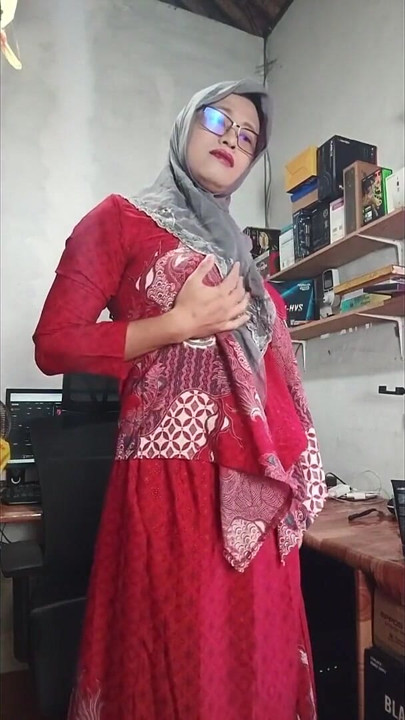 Hijab Ladyboys Cum Masturbating