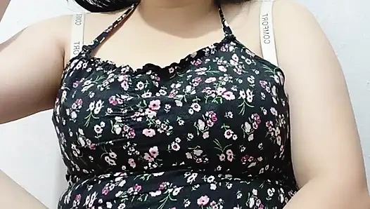 Güzel kanarya kızı seksi ve baştan çıkarıcı