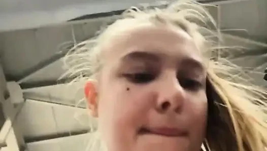İri güzel seksi kız jucielussie spor salonunda eğitim alıyor