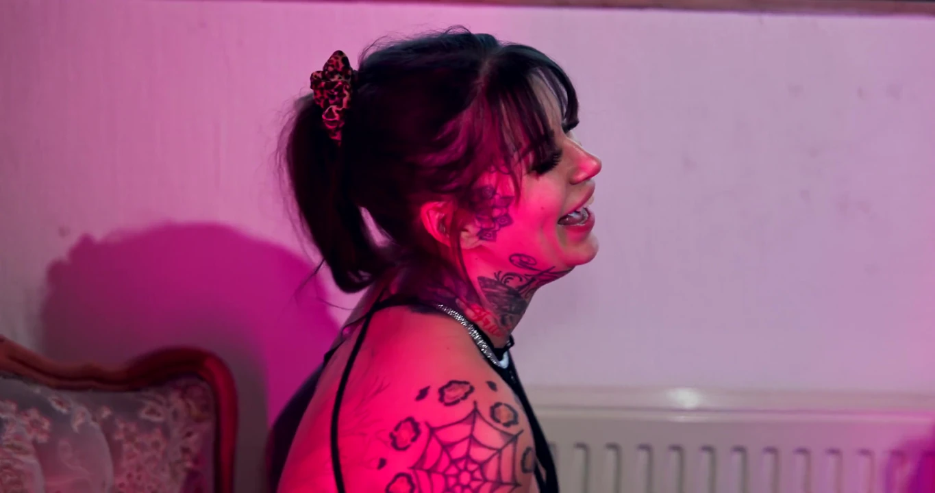 Tattooed MILF Delivers the Most Perverse Oily Footjob Ever