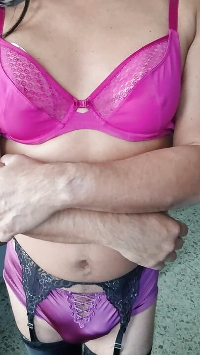 새로운 sissy 팬티와 브래지어 패드