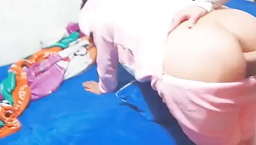 Seks amatir - ibu tiriku nggak tau kalau aku merekam videonya saat dia lagi berempat