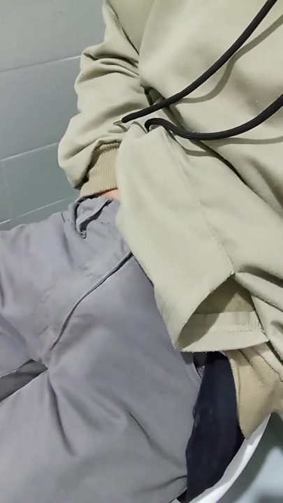 In the public restroom | Clip 1