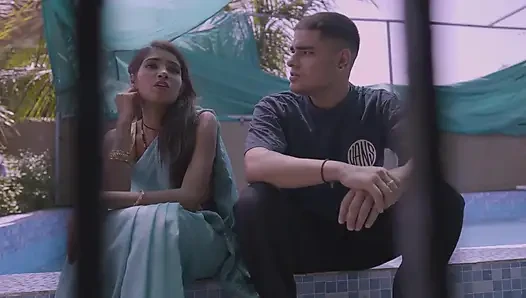 Bhabhi Ramping Seksi Menggoda Devarnya Ketika Dia Sendirian Di Balkon