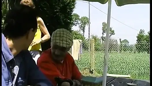 Piknikte erkek delisi grup seks yapıyor!