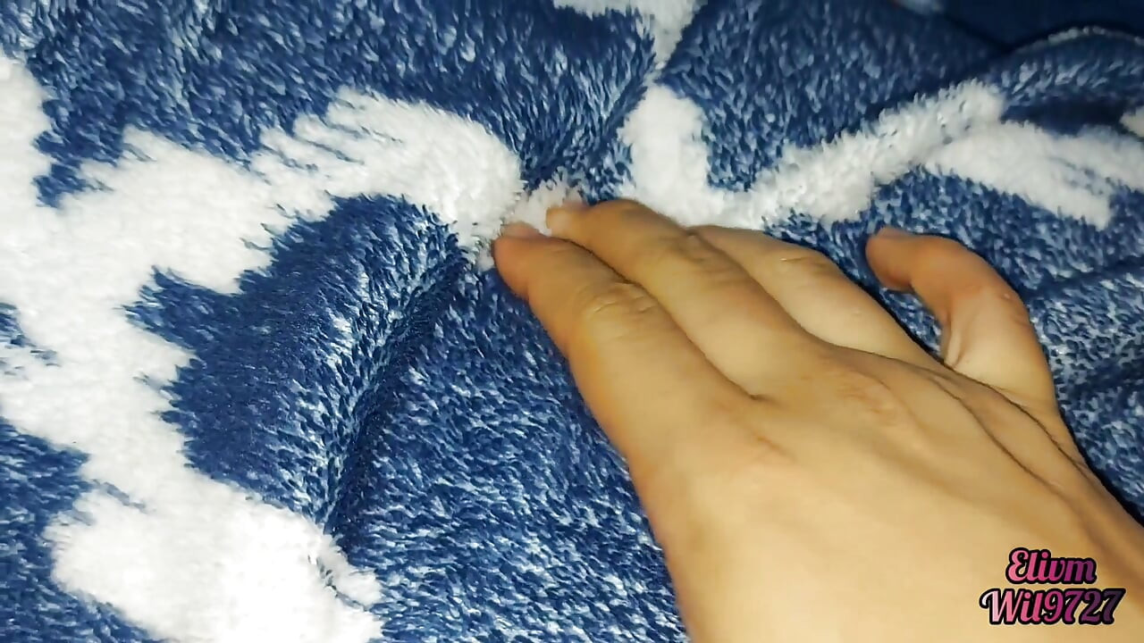 Dotykanie przyrodniej siostry w majtkach