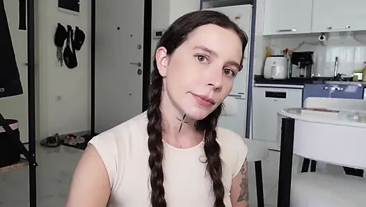 Baba, iki aldım... Annene söyleme, beni bakire poposundan becerip ağzıma boşalmasına izin veririm!