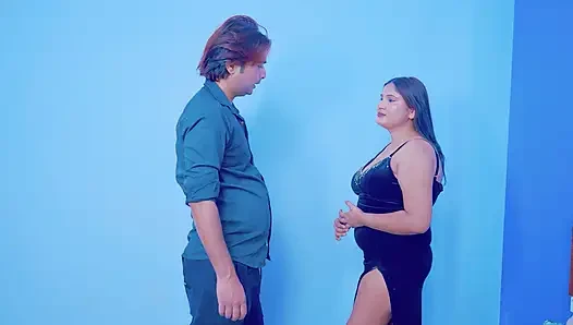 Büyük memeli orta yaşlı seksi kadın kocasının yarağından memnun değil