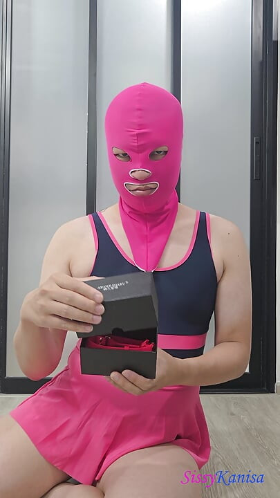 Sissy Kanisa Unbox Her New Toy. Rose Mouth Plug Dildo
