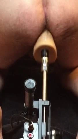 Mi sto godendo la mia nuova macchina del sesso !! molto !!!!!!
