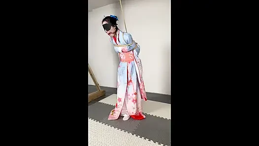 Güneşli bir günde kimono giymenin doruk versiyonu