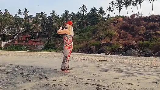 Зрелая Блондинка Наслаждается Сексом В Чулках