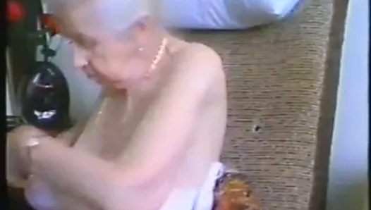 Granny with grey hair and nice tits
