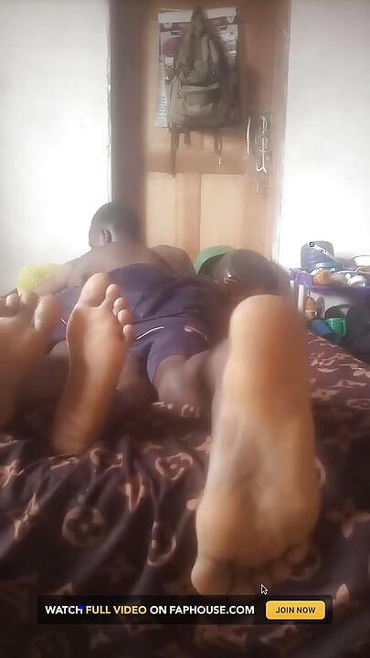 Burna Boy Và Rihanna Bị Bắt Gặp Làm Tình