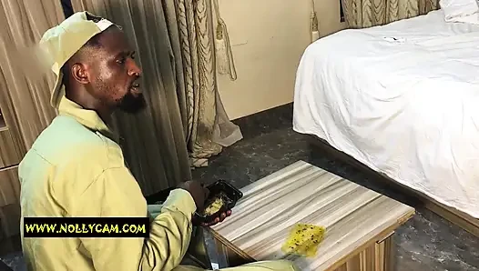 Istri orang lain lagi asik nikmatin kontol besar cowok lain