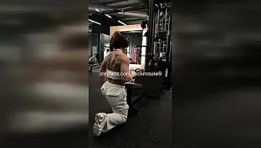 TIKTOK KAZASı 18 YAŞıNDAKI CANLı YAYıN SıRASıNDA KREMSI AMCıĞı SıZDıRıYOR