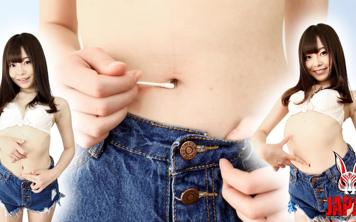 Elle le nettoie, le sent, sourit - le fétiche du nombril de Tae, POV