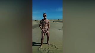 Masturbándose en las dunas