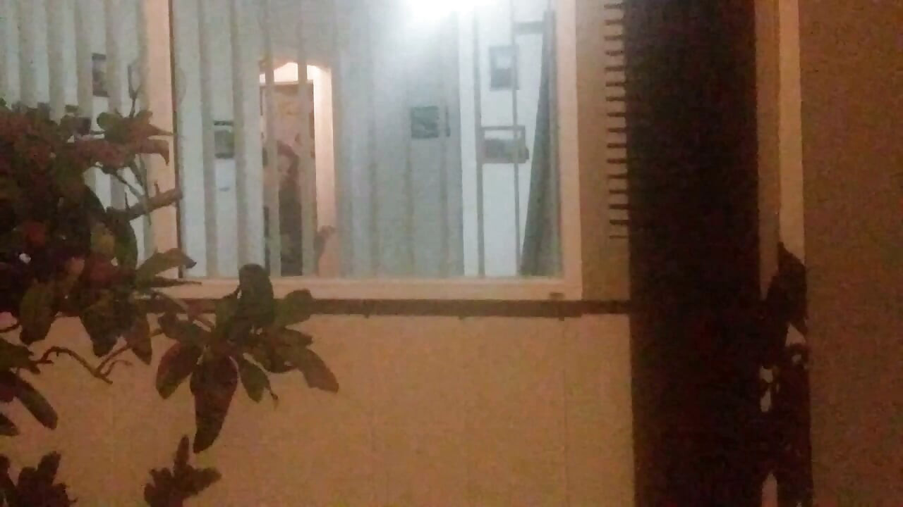 Maszturbálok, miközben egyikünk más valakivel kefél!