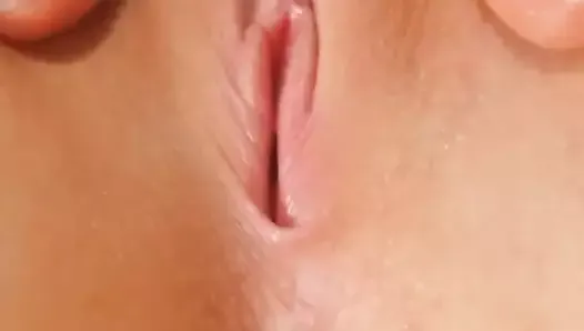 Buceta adolescente de 18 anos - close-up do orgasmo