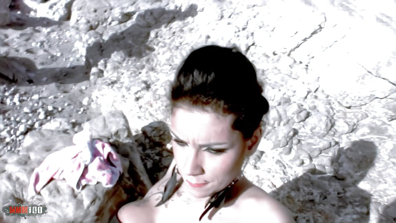 Morena francesa Silvana Rodriguez, mamada en la playa y follada anal