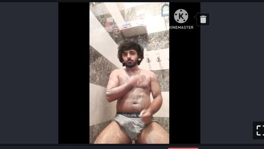 Desi schattige jongen die een douche neemt en masturbeert cumshot in toilet J