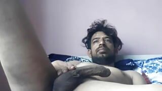 Un Indien se masturbe