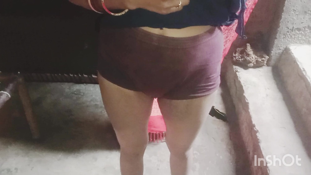 Pushpa bhabhi apni chut dikhate Hue viral sexy video