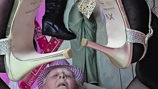 Yüksek topuklu fahişe mağazada 12 tarafından sikiliyor