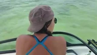 Fodendo esposa no barco