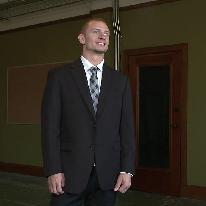 발정난 남자의 폭도에게 입과 엉덩이를 침해하는 기업 보지