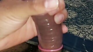 Masturbare cu prezervativ pe pulă
