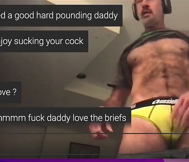 Striptease sexy și stroke pentru un fan