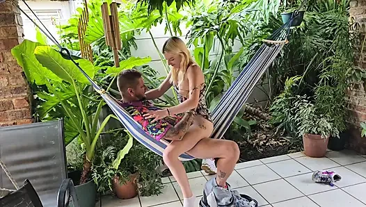 Hawaii tatilinde sürtük kız arkadaş üstte